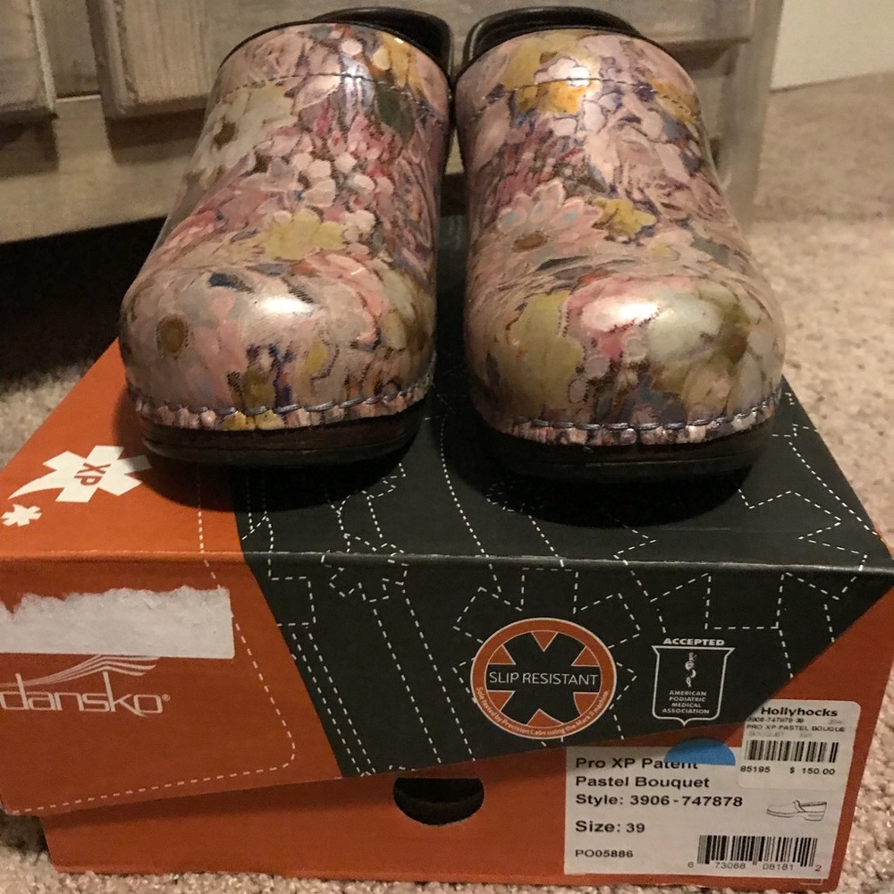 Pastel Bouquet Dansko